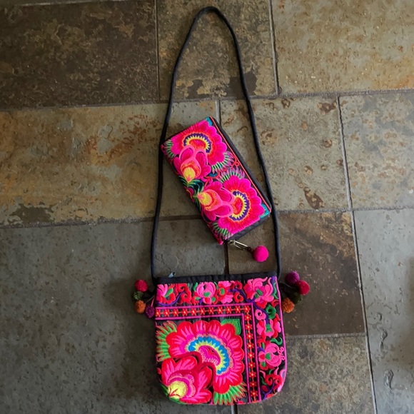 NWOT Thailand Matching Crossbody & Wallet Set - Picture 3 of 16